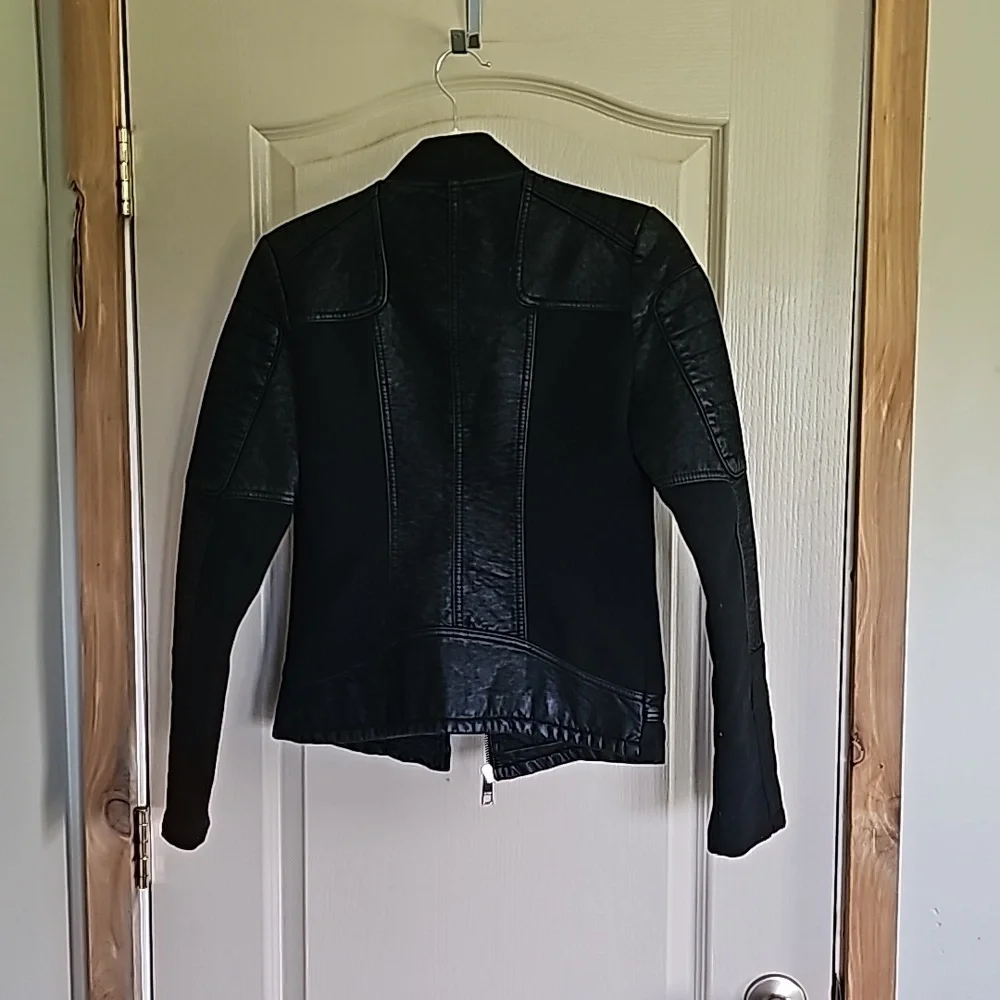 Vintage Guess Women's Jacket Small Black Faux Leather Full Zip Motorcycle Jacket - Picture 8 of 8